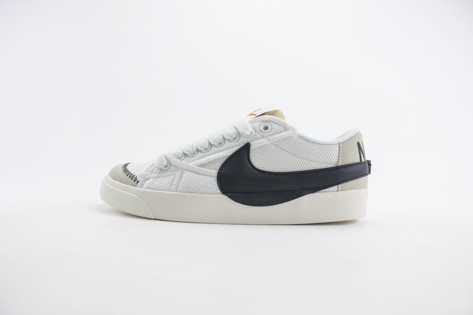 耐克Nike Blazer 77 Low Jumbo纯原版本开拓者77白黑色运动板鞋 莆田复刻鞋货源 货号：DQ1470-101