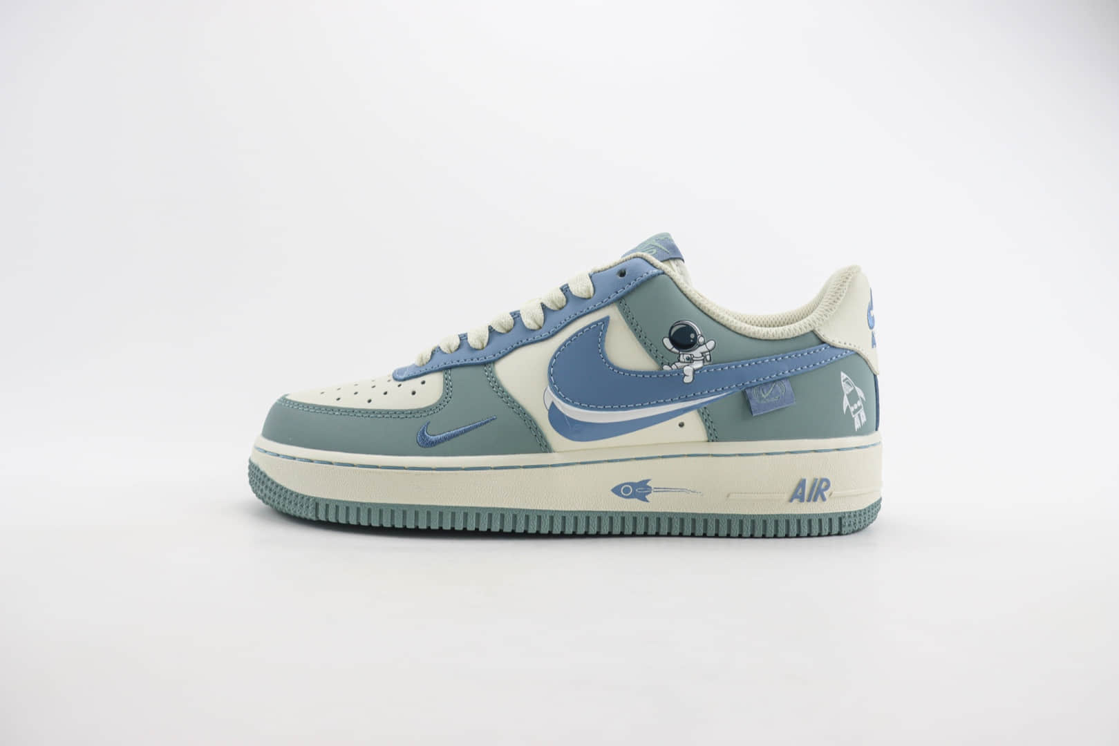 耐克Nike Air Force 1'07 Low”Star Tours“纯原版本空军一号AF1宇航员板鞋 莆田耐克货源 货号：DB3301-711