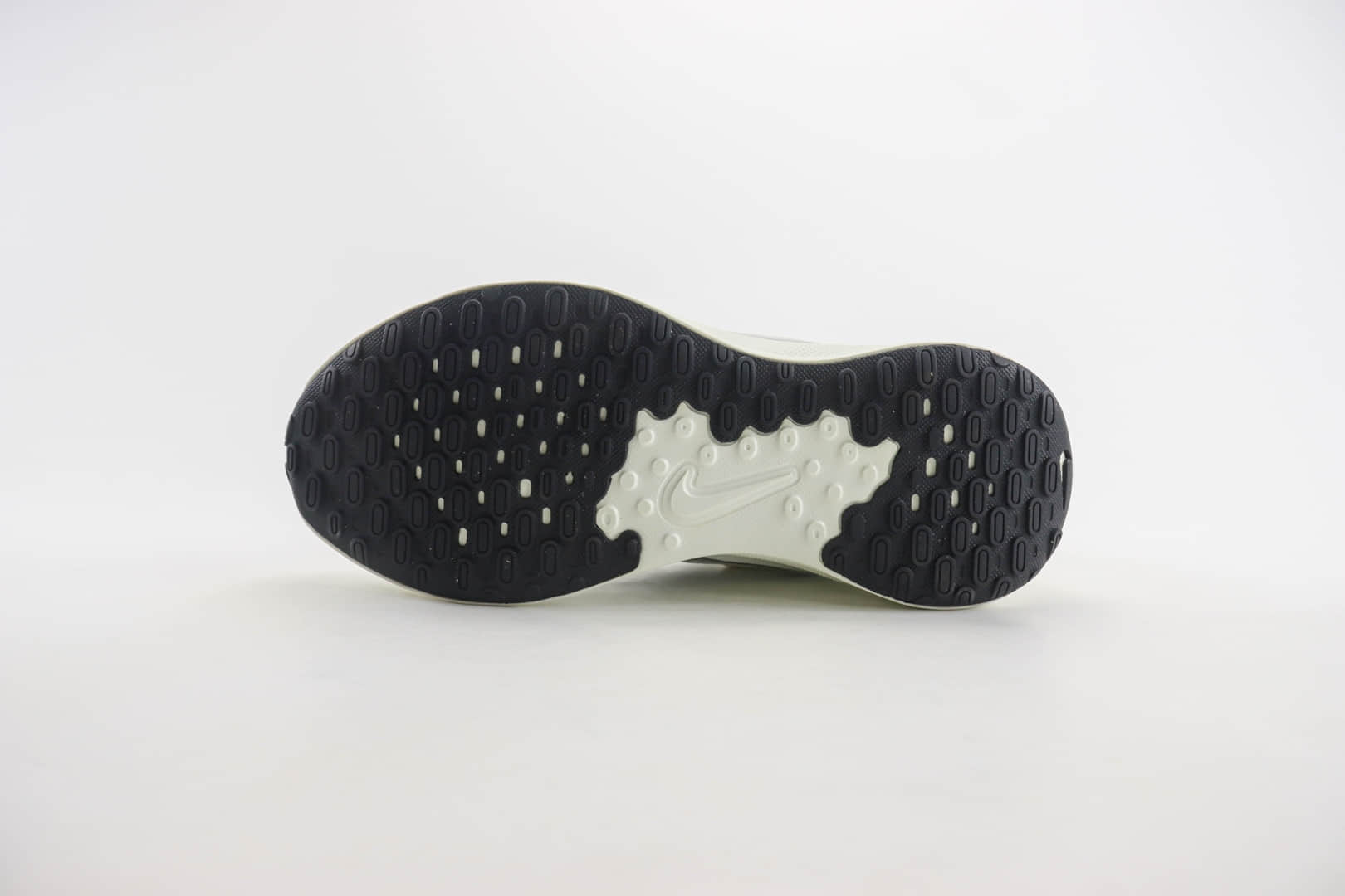 耐克Nike Revolution 7 Wide纯原版本白色网面跑鞋 莆田复刻鞋货源 货号：FB2208-101