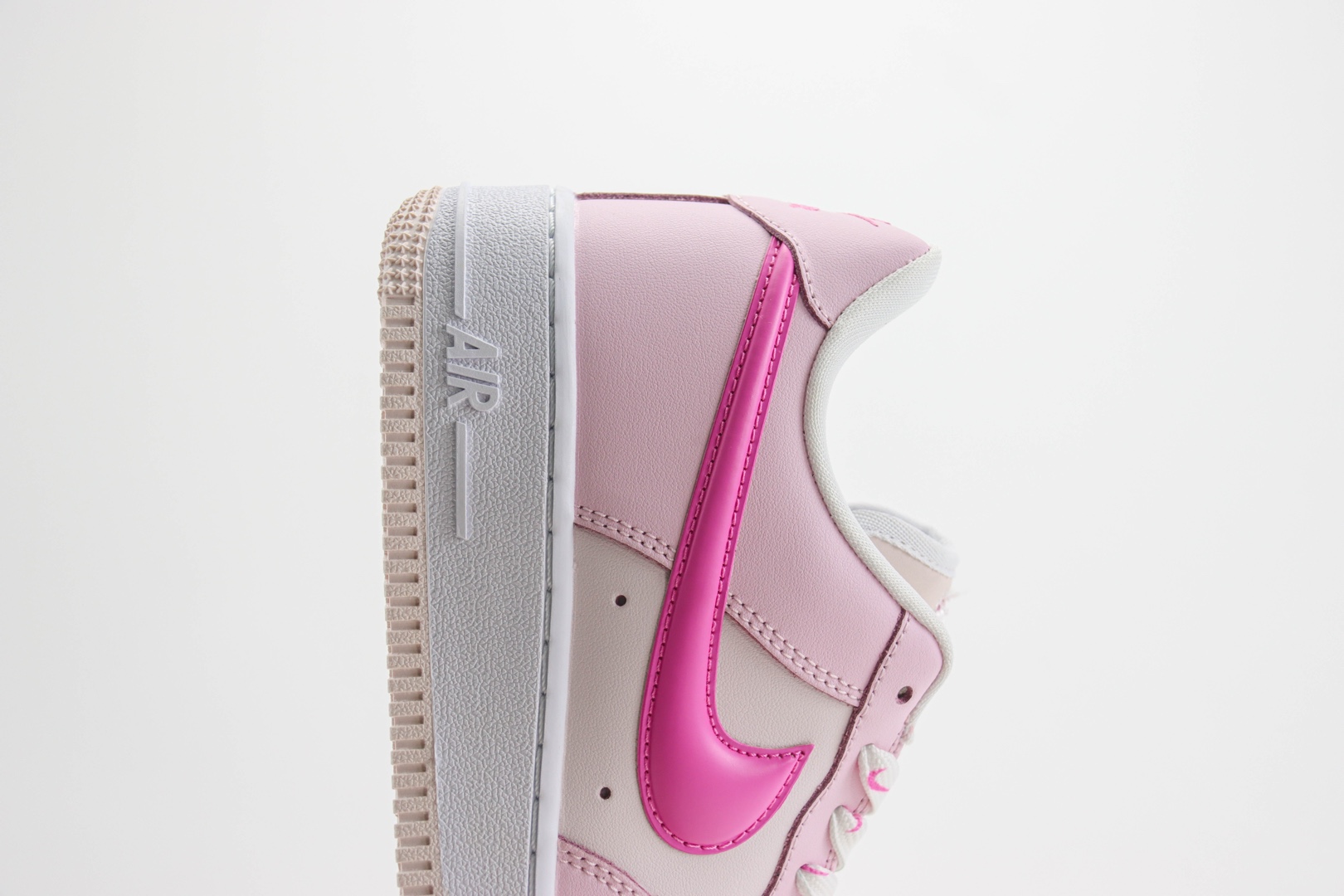 耐克Nike Air Force 1纯原版本空军一号AF1米白粉板鞋 莆田耐克货源 货号：HM3696-661