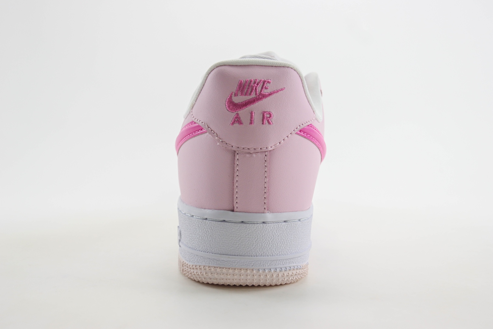 耐克Nike Air Force 1纯原版本空军一号AF1米白粉板鞋 莆田耐克货源 货号：HM3696-661