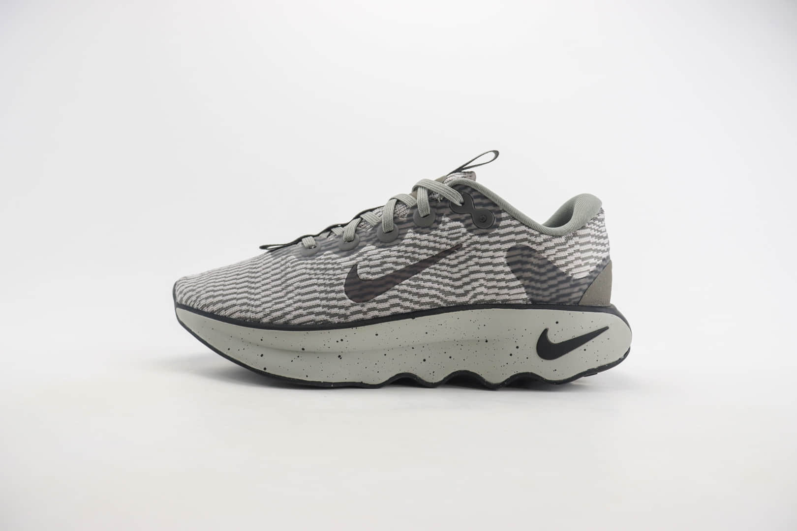 耐克Nike Motiva纯原版本灰色波浪缓震跑鞋 莆田复刻鞋货源 货号：DV1237-002