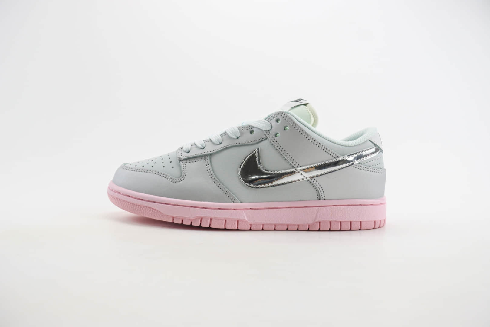 耐克Nike SB Dunk Low纯原版本低帮SB Dunk灰银粉滑板板鞋 莆田耐克工厂 货号：HM3698-006
