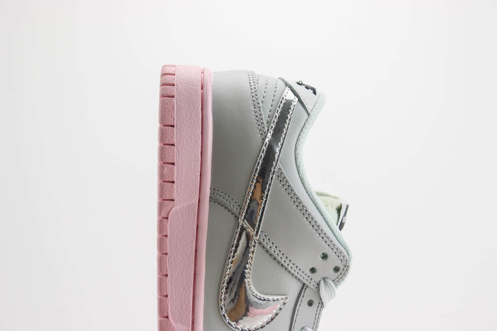 耐克Nike SB Dunk Low纯原版本低帮SB Dunk灰银粉滑板板鞋 莆田耐克工厂 货号：HM3698-006
