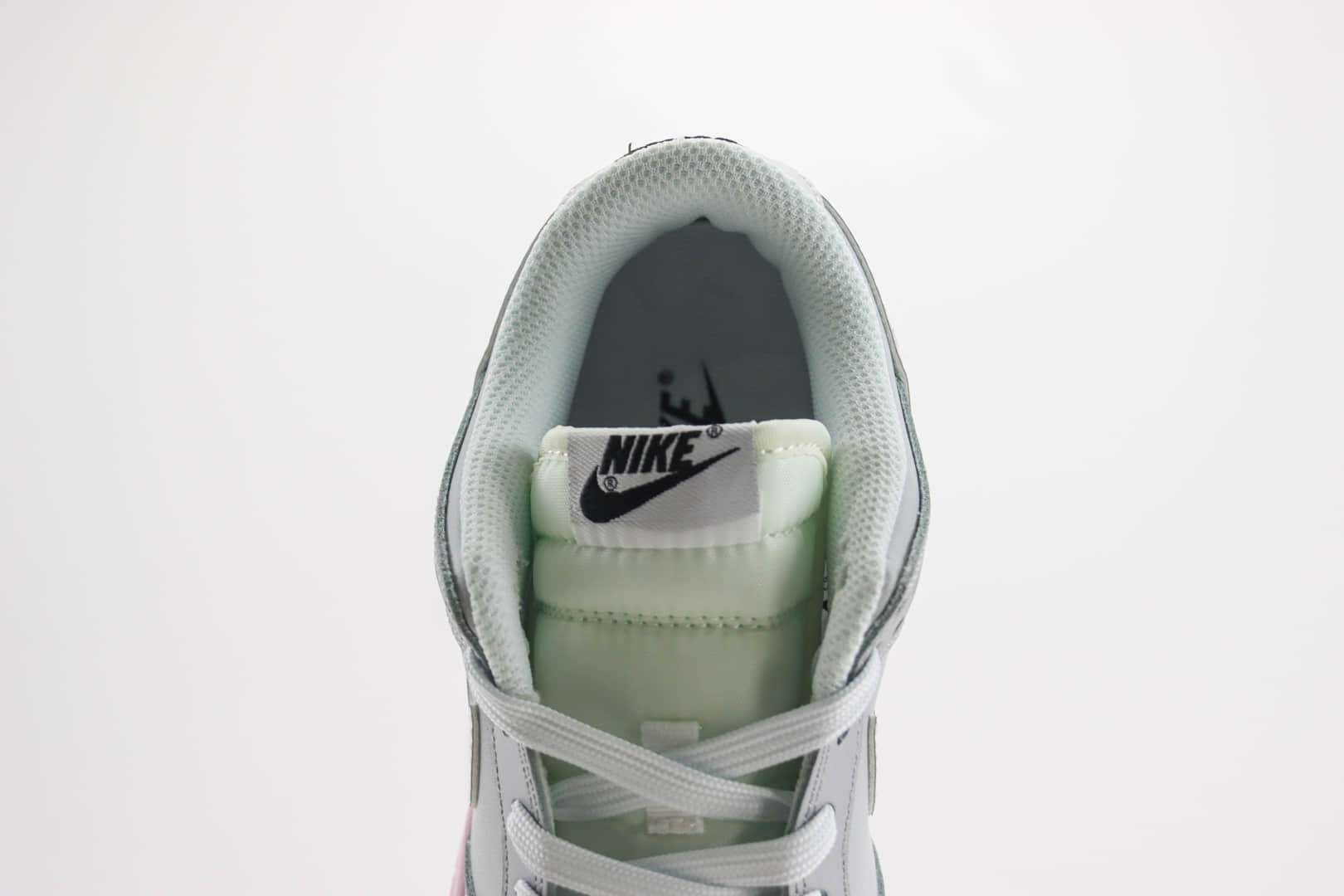 耐克Nike SB Dunk Low纯原版本低帮SB Dunk灰银粉滑板板鞋 莆田耐克工厂 货号：HM3698-006