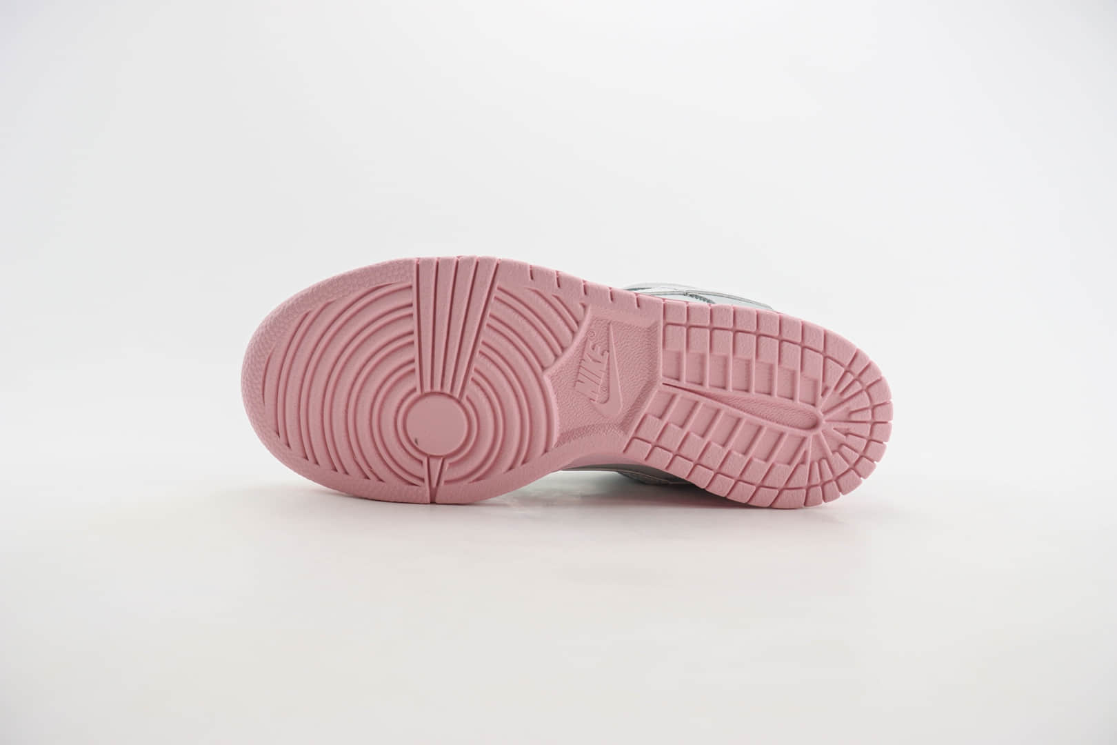 耐克Nike SB Dunk Low纯原版本低帮SB Dunk灰银粉滑板板鞋 莆田耐克工厂 货号：HM3698-006