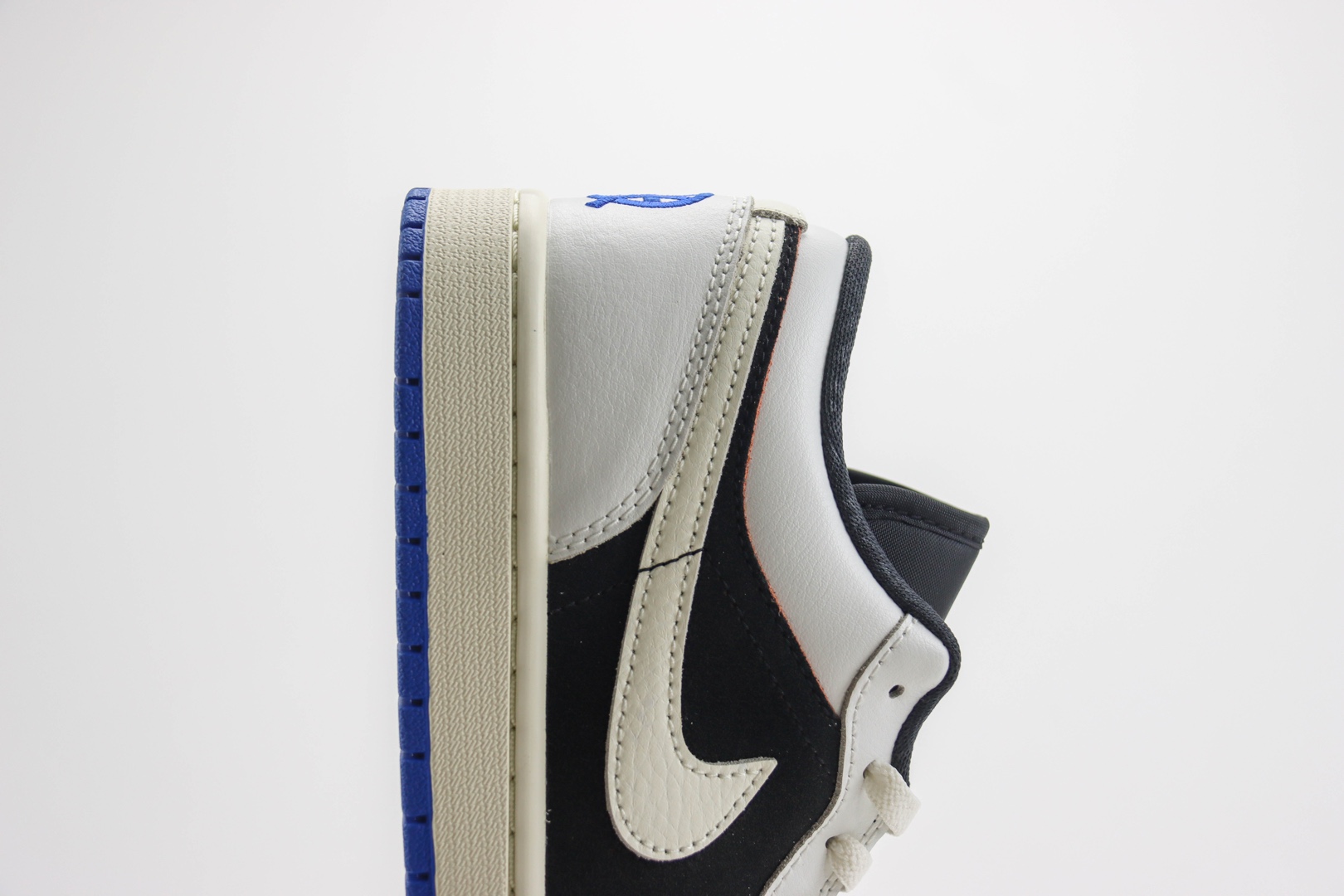 乔丹Air Jordan 1 Low “Quai 54”纯原版本低帮AJ1黑白蓝篮球鞋 莆田AJ货源 货号：HQ0764-001