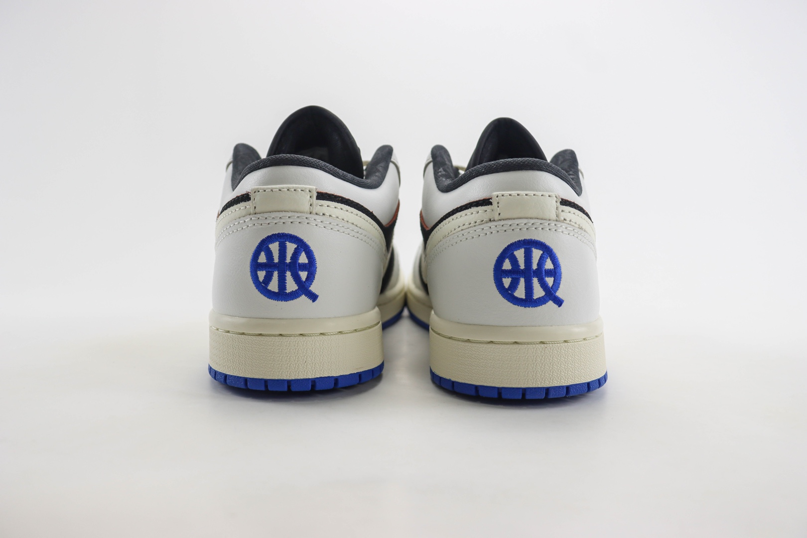 乔丹Air Jordan 1 Low “Quai 54”纯原版本低帮AJ1黑白蓝篮球鞋 莆田AJ货源 货号：HQ0764-001