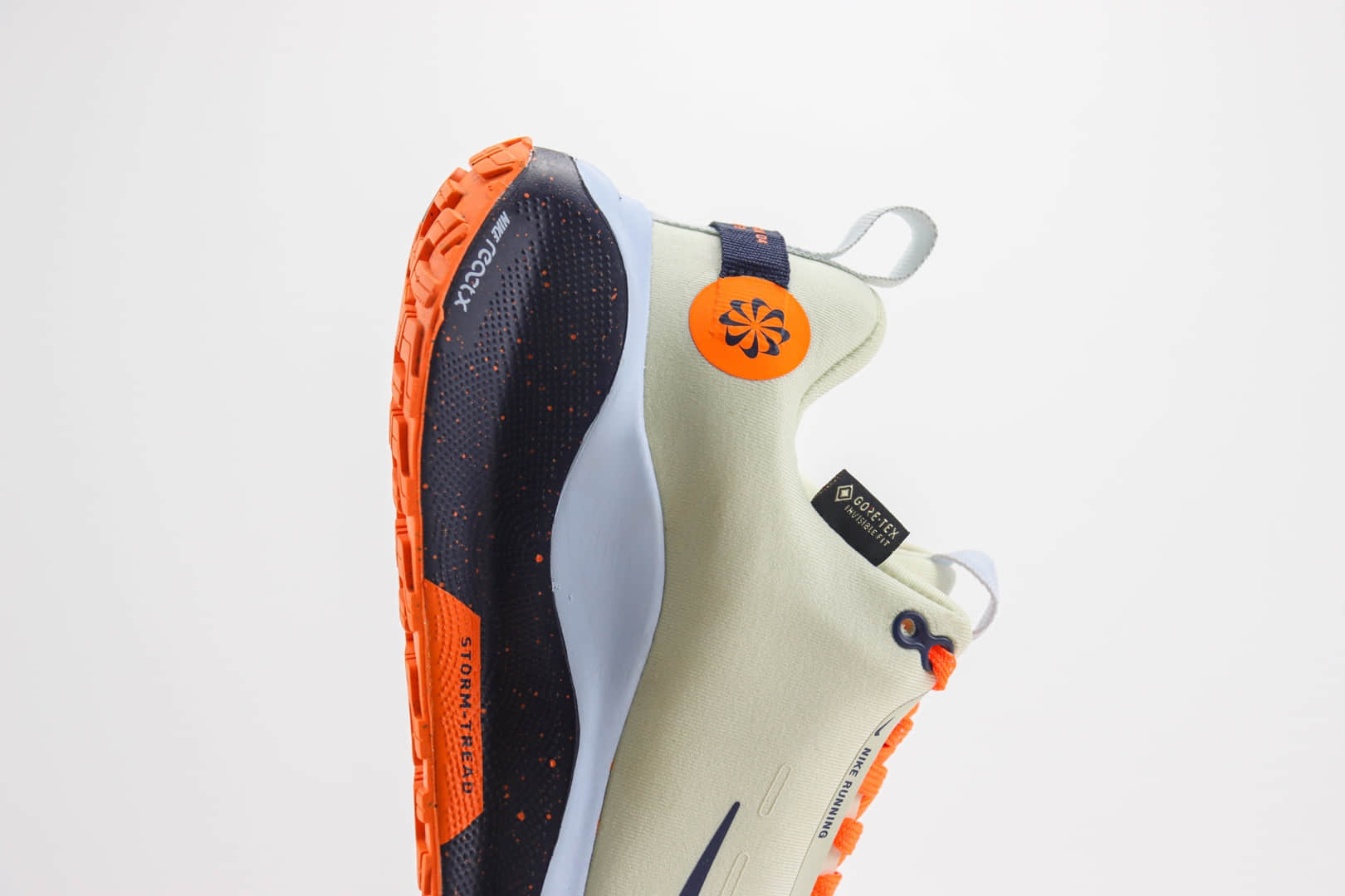耐克Nike ReactX Infiniity RUN 4 Gore-Tex纯原版本米黄黑橙机能跑鞋 莆田复刻鞋货源 货号：FB2204-002