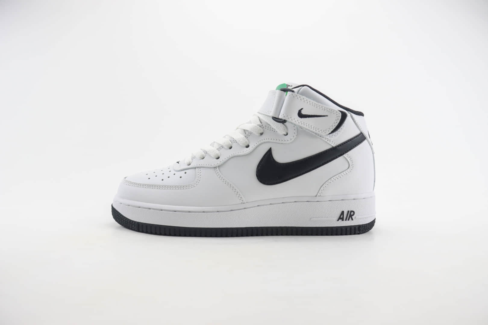 耐克Nike Air Force 1 Mid纯原版本空军一号中帮AF1白黑板鞋 莆田耐克货源 货号：DV0806-101