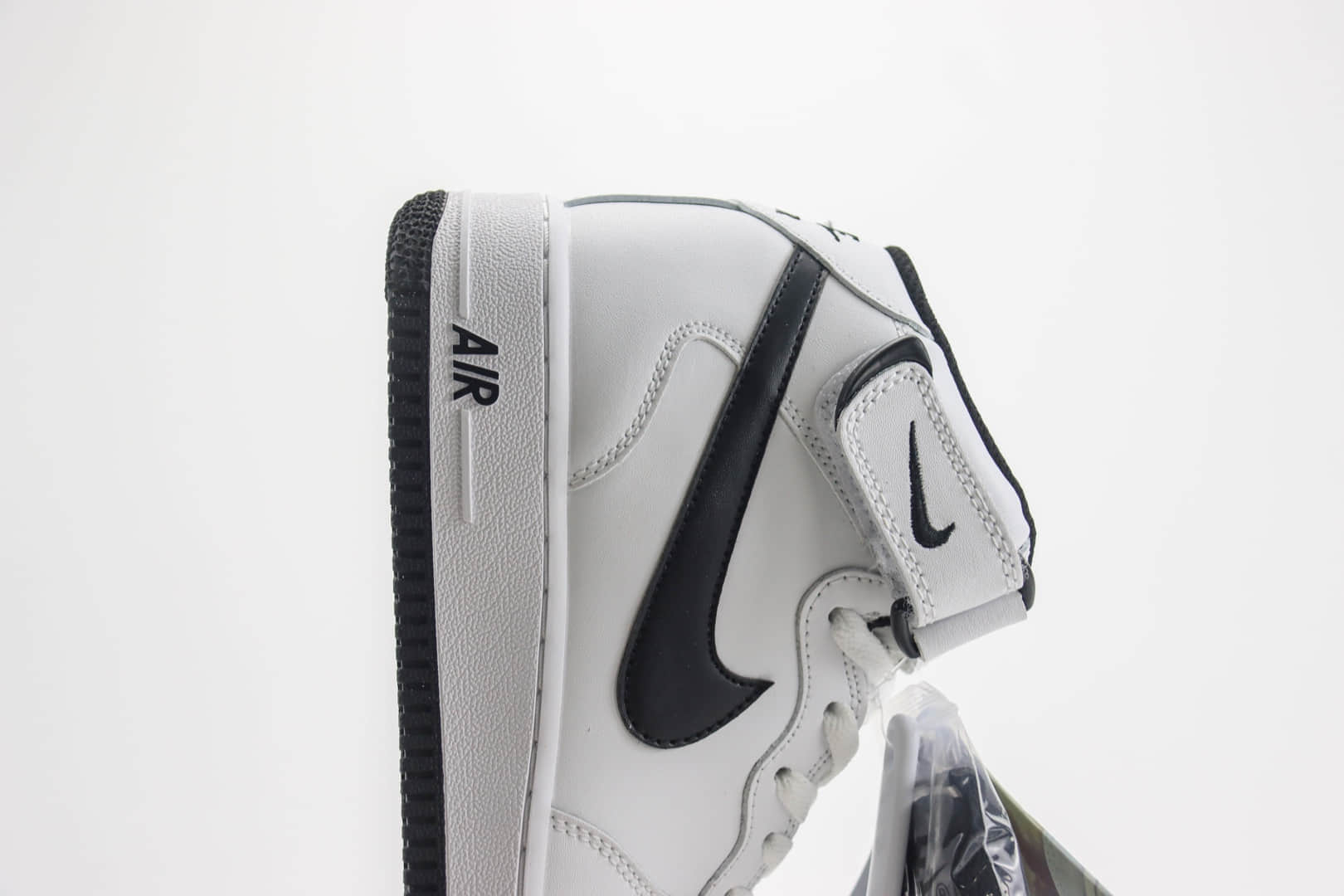 耐克Nike Air Force 1 Mid纯原版本空军一号中帮AF1白黑板鞋 莆田耐克货源 货号：DV0806-101