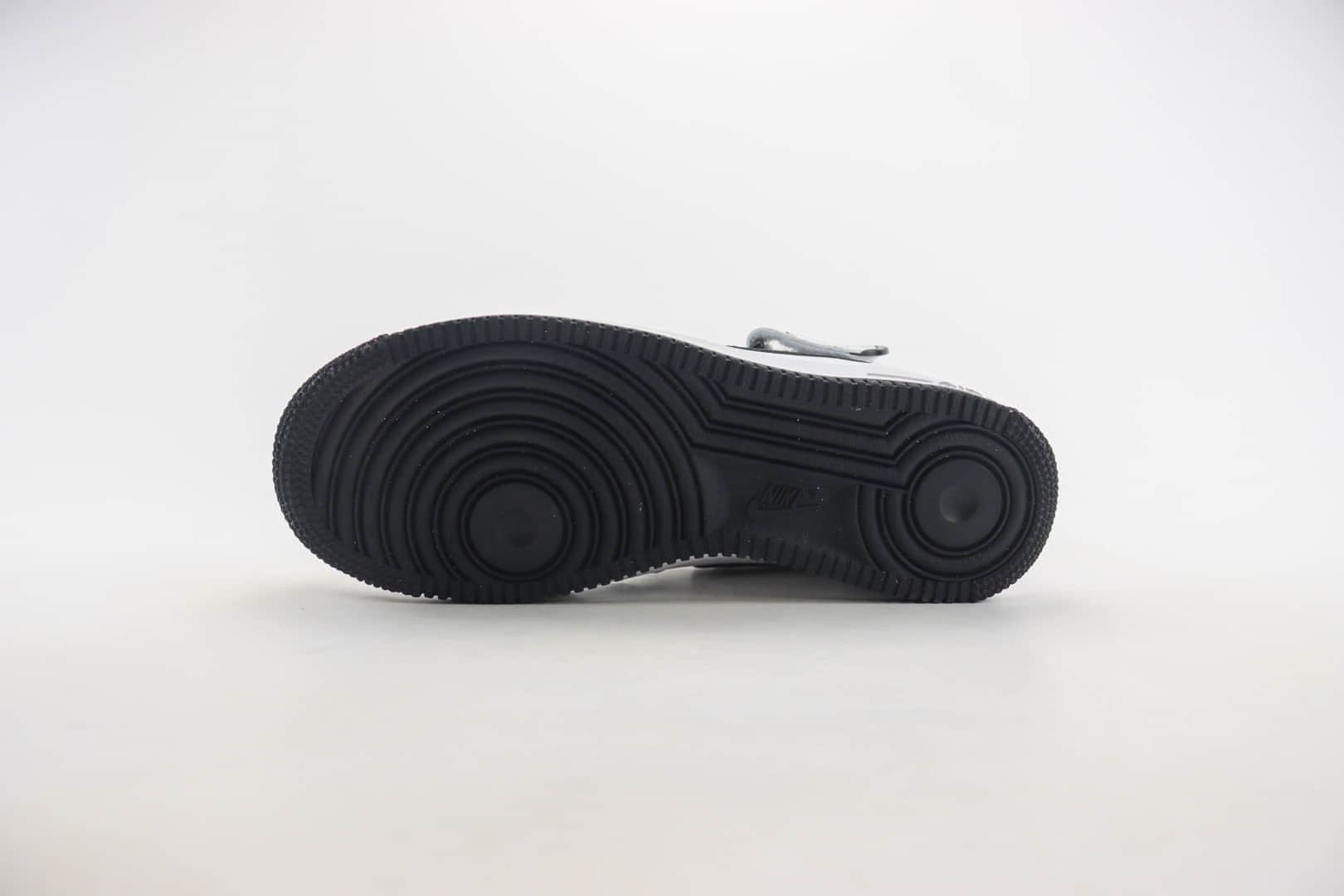 耐克Nike Air Force 1 Mid纯原版本空军一号中帮AF1白黑板鞋 莆田耐克货源 货号：DV0806-101