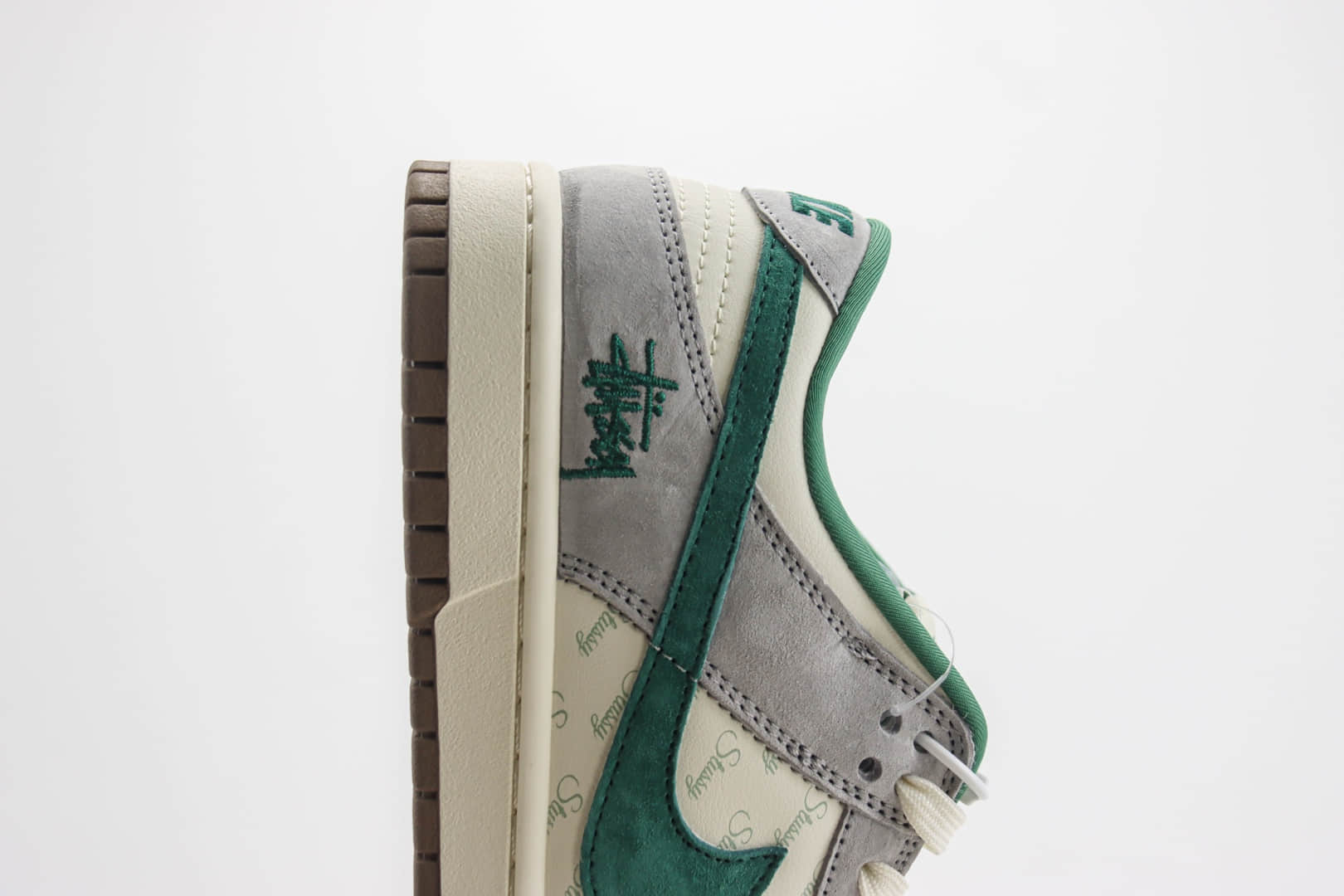 耐克Stussy x Nike SB Dunk Low纯原版本斯图西联名SB Dunk白灰绿双勾板鞋 莆田复刻鞋货源 货号：CF3688-007