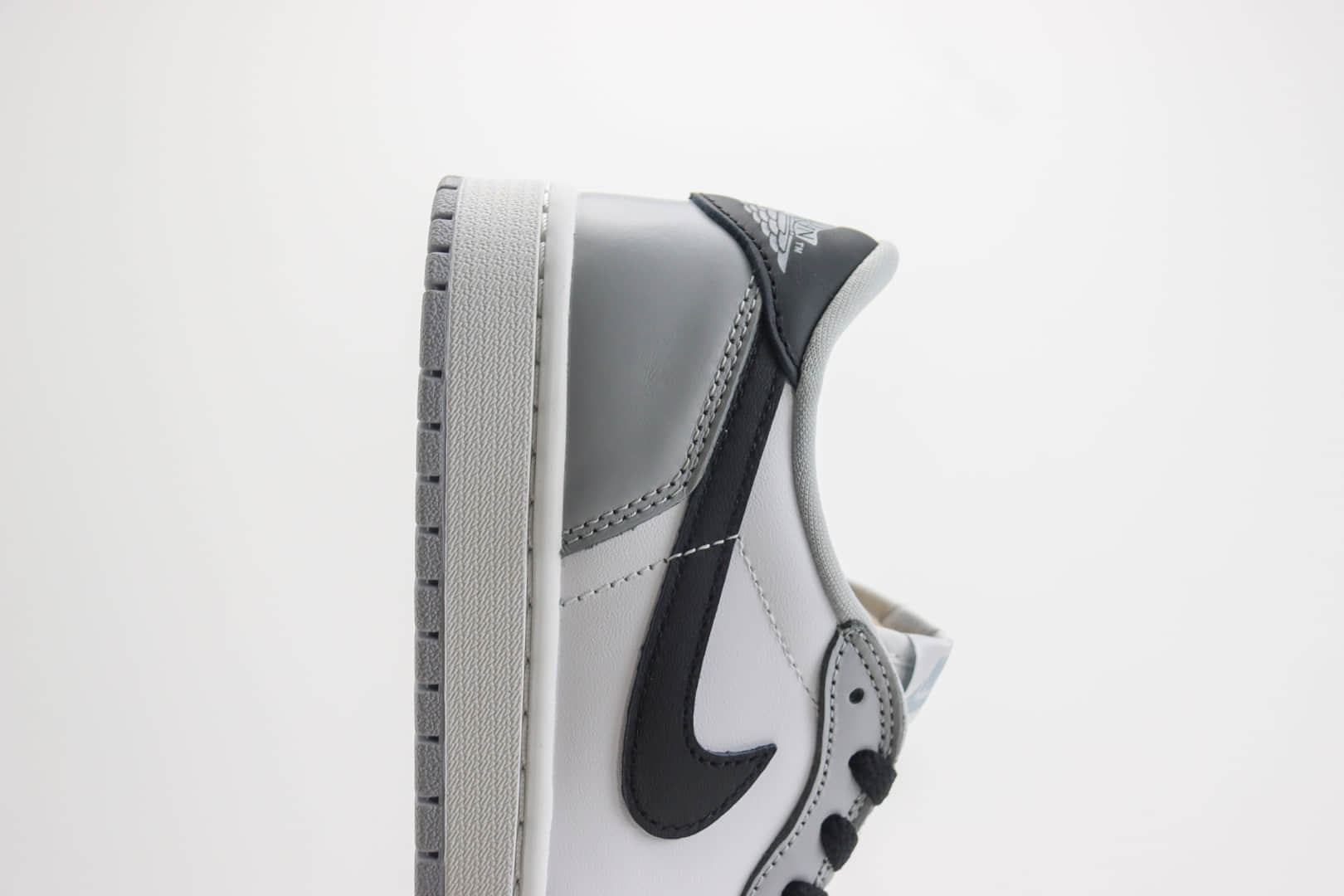 乔丹Air Jordan AJ1 Low Golf纯原版本低帮AJ1高尔夫白灰黑勾板鞋 莆田AJ1货源 货号：CZ0790-110