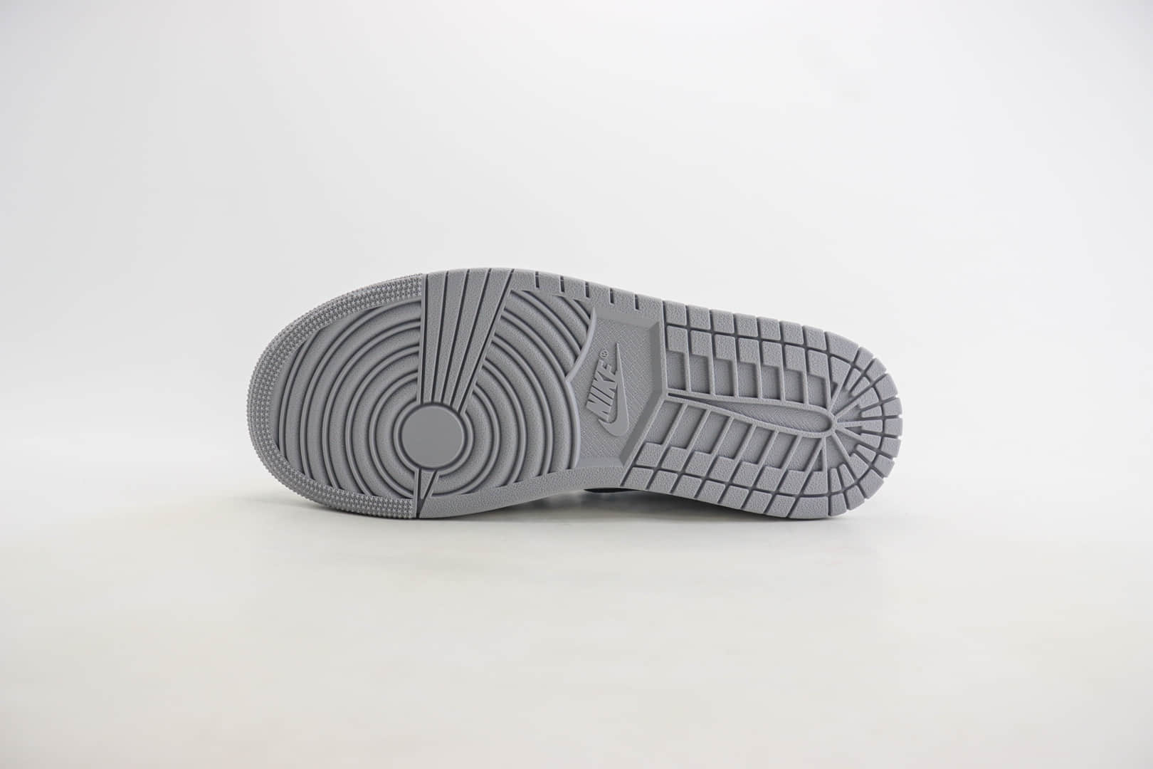 乔丹Air Jordan AJ1 Low Golf纯原版本低帮AJ1高尔夫白灰黑勾板鞋 莆田AJ1货源 货号：CZ0790-110