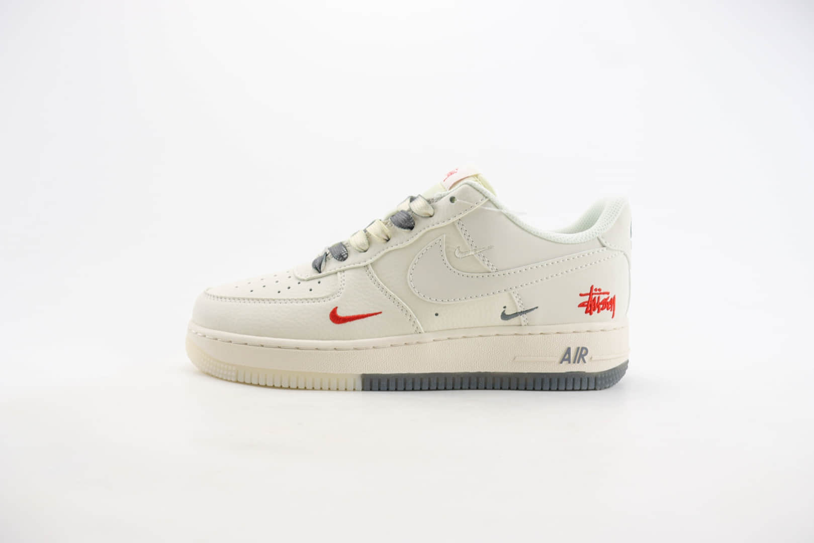 耐克Stussy x Nike Air Force 1纯原版本斯图西联名空军一号AF1白灰红板鞋 莆田天花板AF1 货号：XZ6188-015