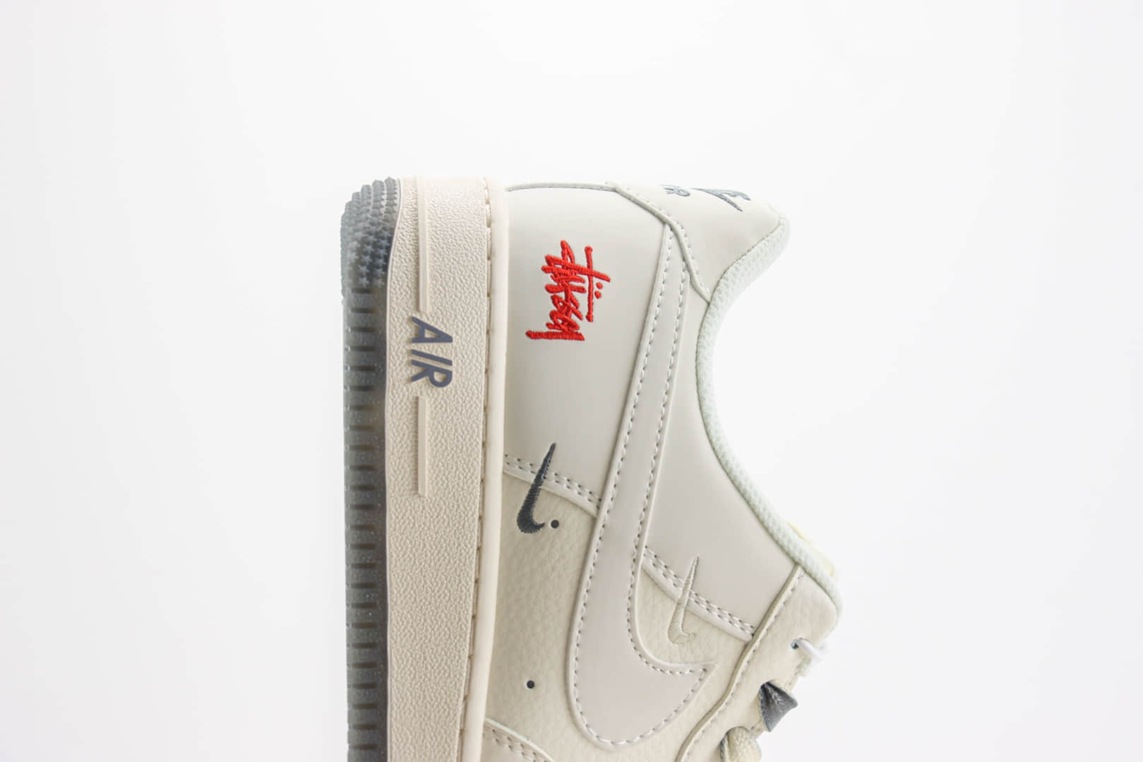 耐克Stussy x Nike Air Force 1纯原版本斯图西联名空军一号AF1白灰红板鞋 莆田天花板AF1 货号：XZ6188-015