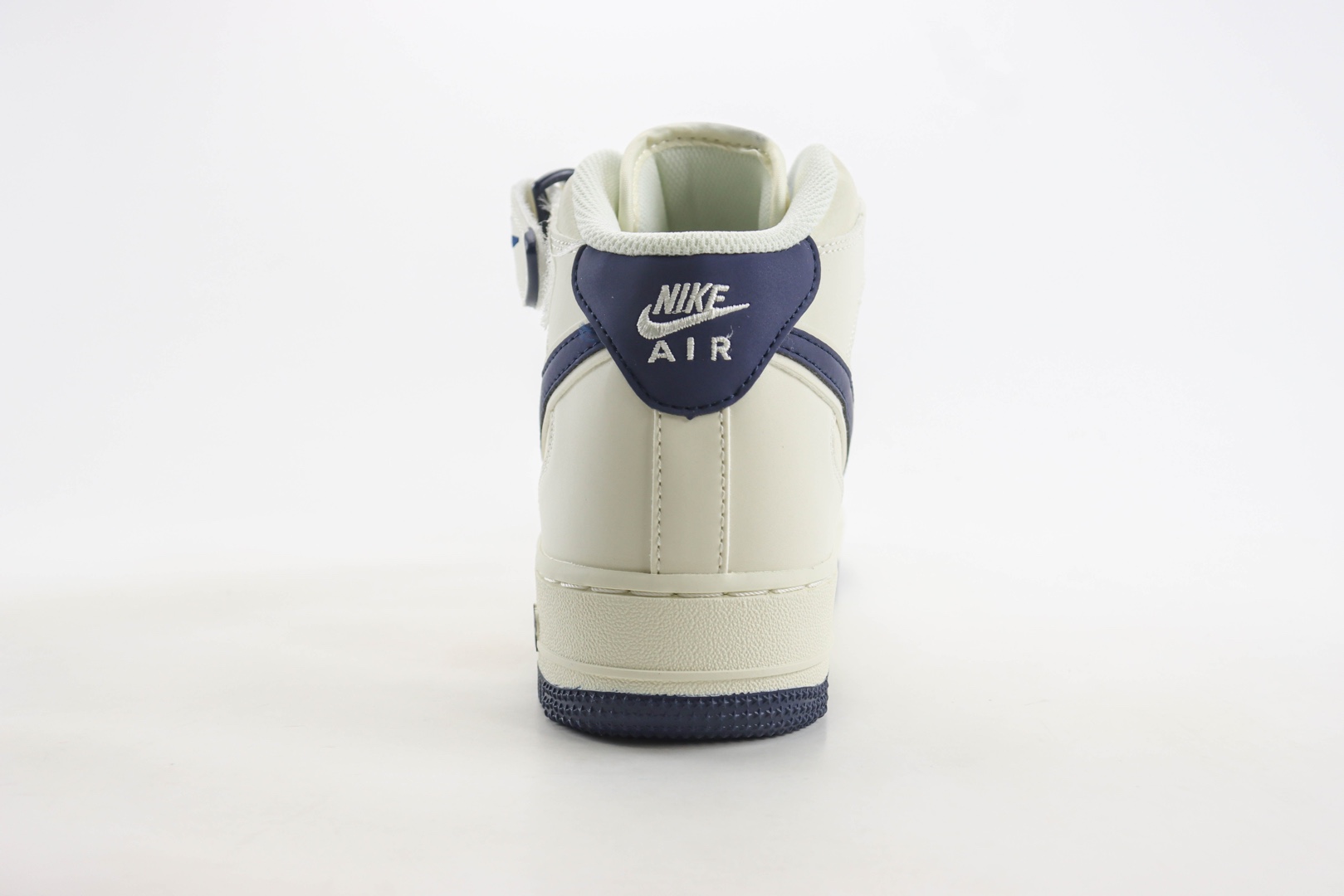 耐克Nike Air Force 1 Mid纯原版本空军一号AF1米深蓝中帮运动板鞋 莆田耐克代理 货号：SH0235-566