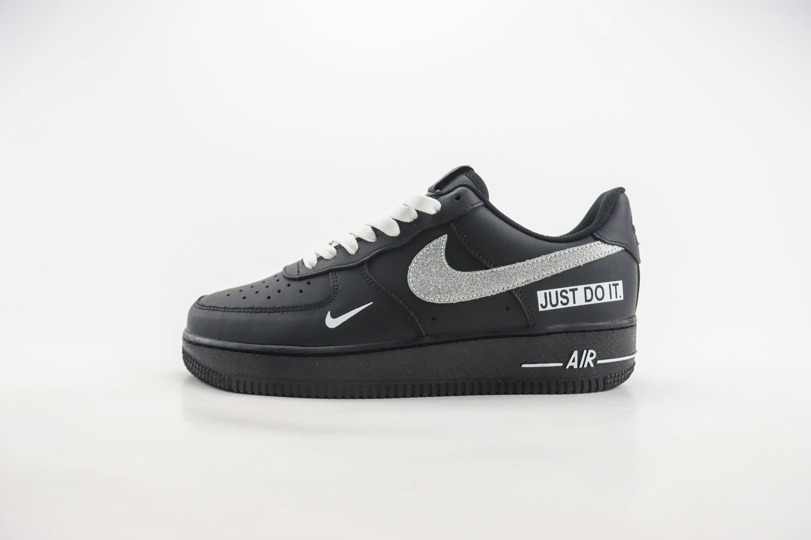 耐克Nike Air Force 1纯原版本空军一号AF1黑色闪银勾休闲板鞋 莆田天花板AF1 货号：CW2288-023