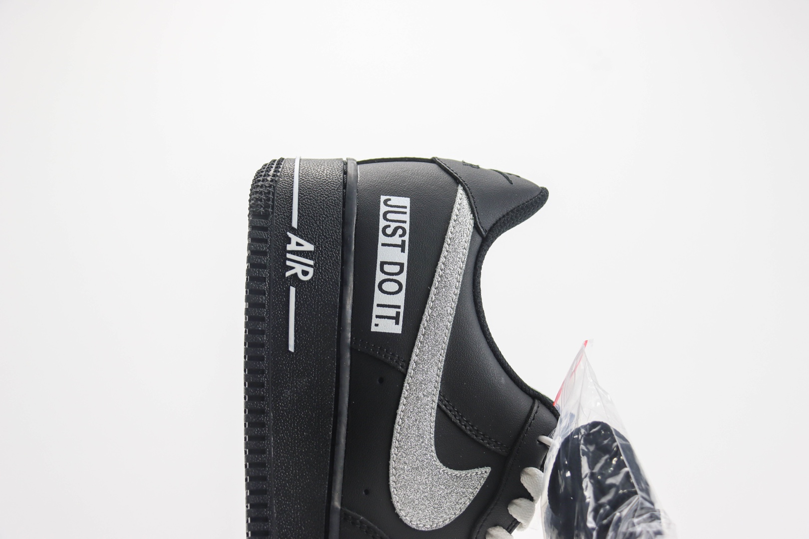耐克Nike Air Force 1纯原版本空军一号AF1黑色闪银勾休闲板鞋 莆田天花板AF1 货号：CW2288-023