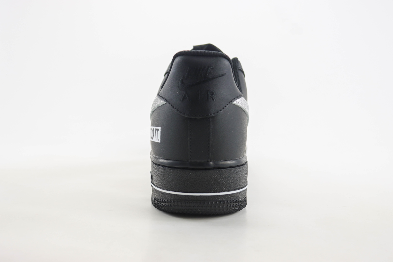 耐克Nike Air Force 1纯原版本空军一号AF1黑色闪银勾休闲板鞋 莆田天花板AF1 货号：CW2288-023