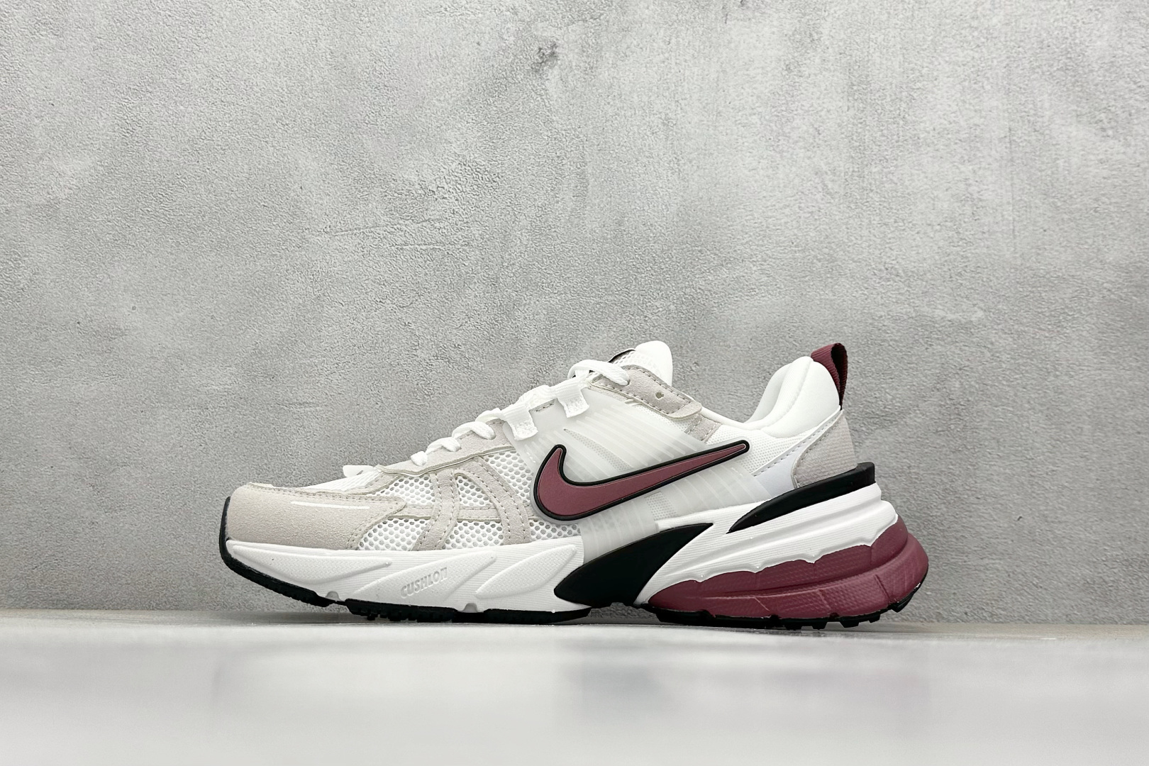 耐克Nike V2K Runtekk纯原版本白灰红减震复古跑鞋 莆田耐克批发 货号：HQ3500-100