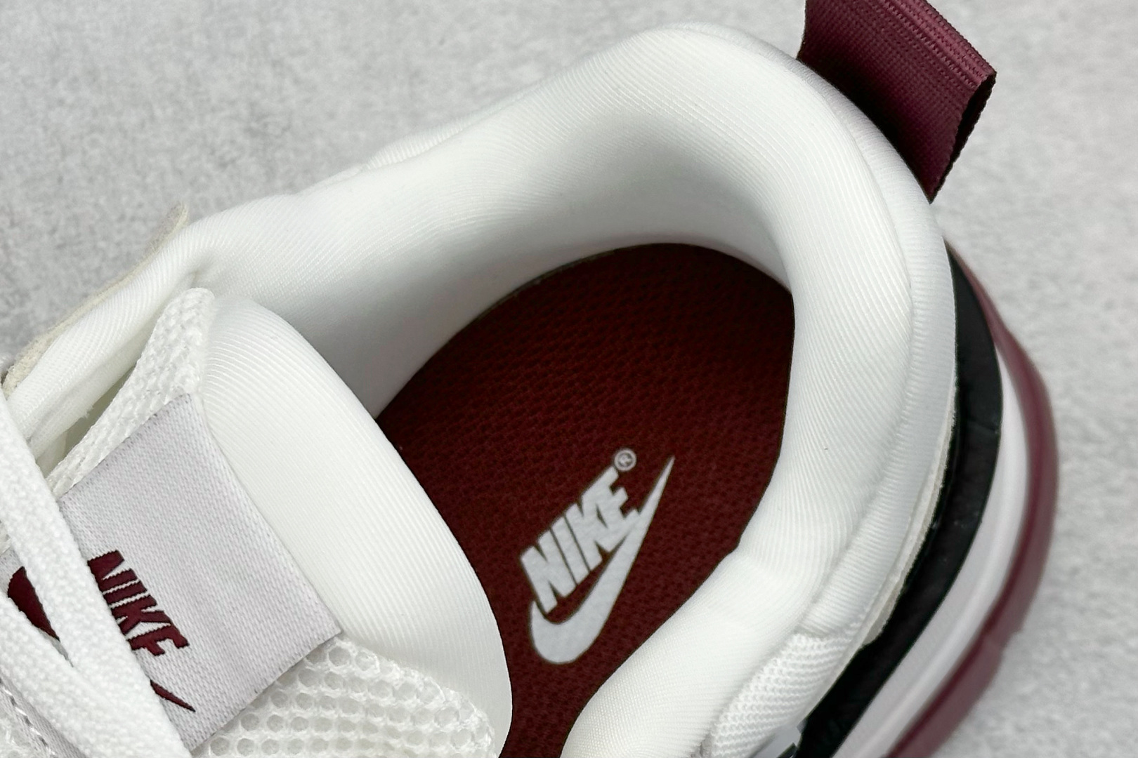 耐克Nike V2K Runtekk纯原版本白灰红减震复古跑鞋 莆田耐克批发 货号：HQ3500-100