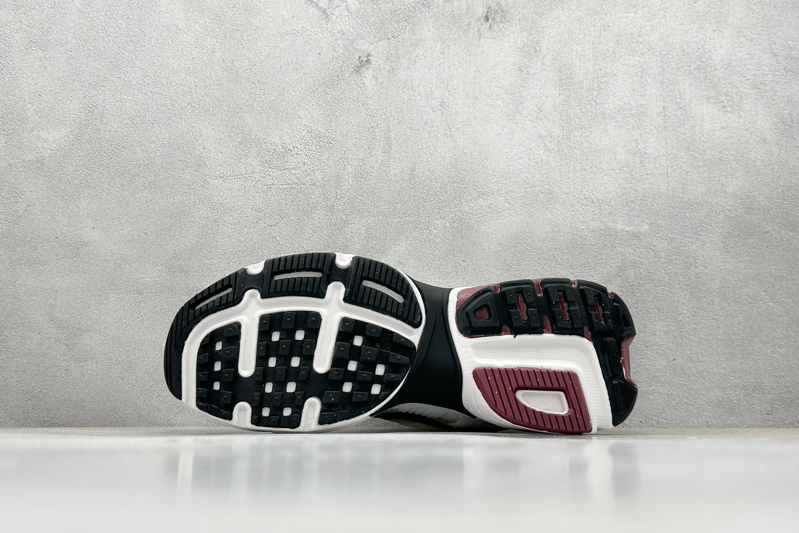 耐克Nike V2K Runtekk纯原版本白灰红减震复古跑鞋 莆田耐克批发 货号：HQ3500-100